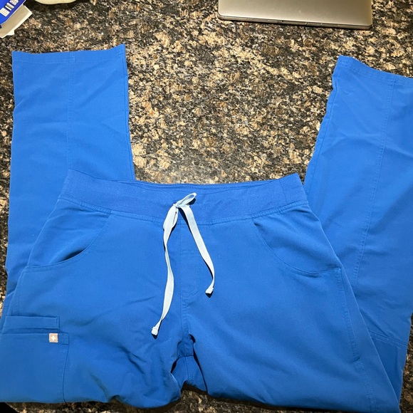 Figs Kade Cargo Scrub Pants™ - Picture 9 of 9